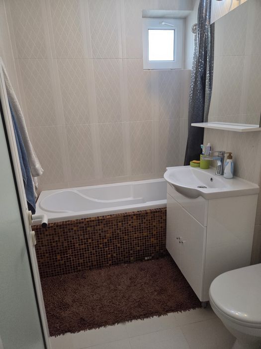 Inchiriez apartament 3 camere