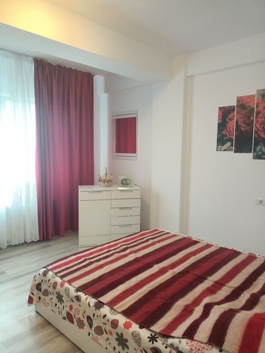 Închiriez apartament 3 camere zona Ford