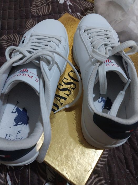 Кроссовки две пары почти новые