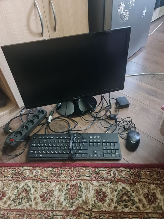 Монитор Самсунг 24 дюйма.