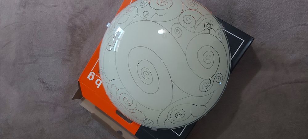 Лампа-Плафон за таван