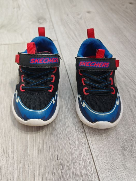 Papuci skechers mărimea 24