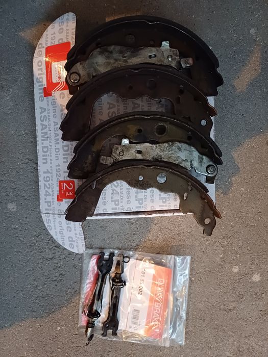 Комплект задни  барабани с лагери и накладки за Дачия и Рено