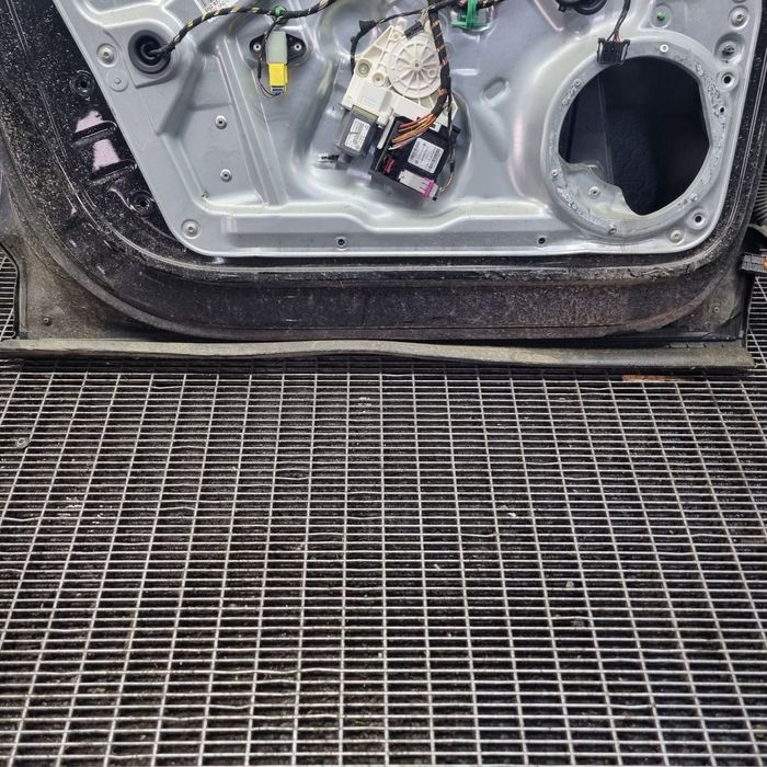 Usa Stanga Fata Volkswagen Tiguan 5N 2007 - 2011 SUV 4 Usi NEGRU (1142)