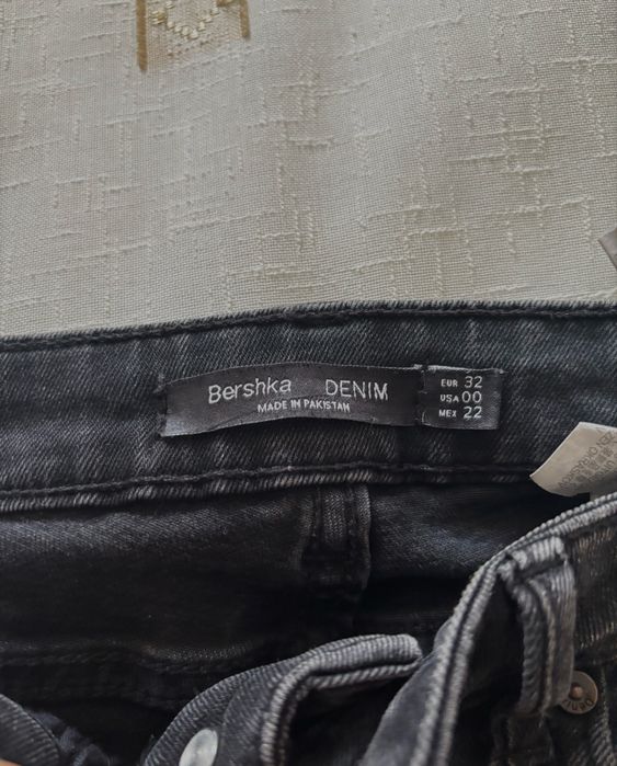 Продавам три чифта дънки