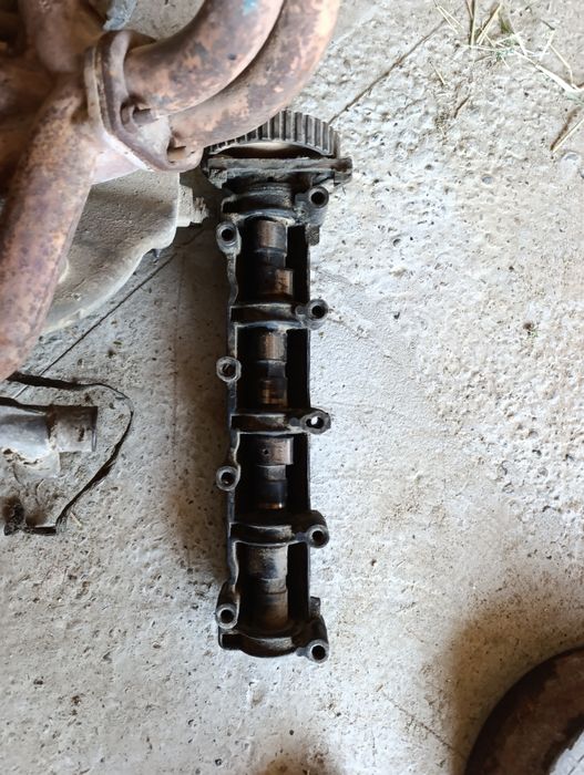 Vaz jiguliga golovka va raspredval sotiladi