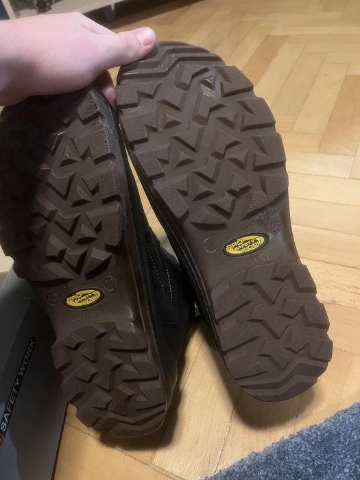 Чисто нови работни обувки PSW