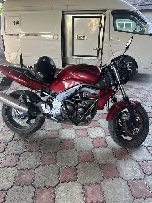 Kawasakii cbr 400