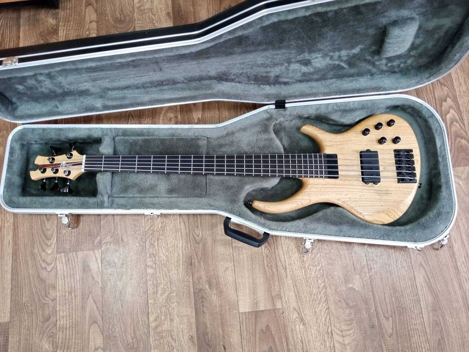 Бас гитара Tobias Growler