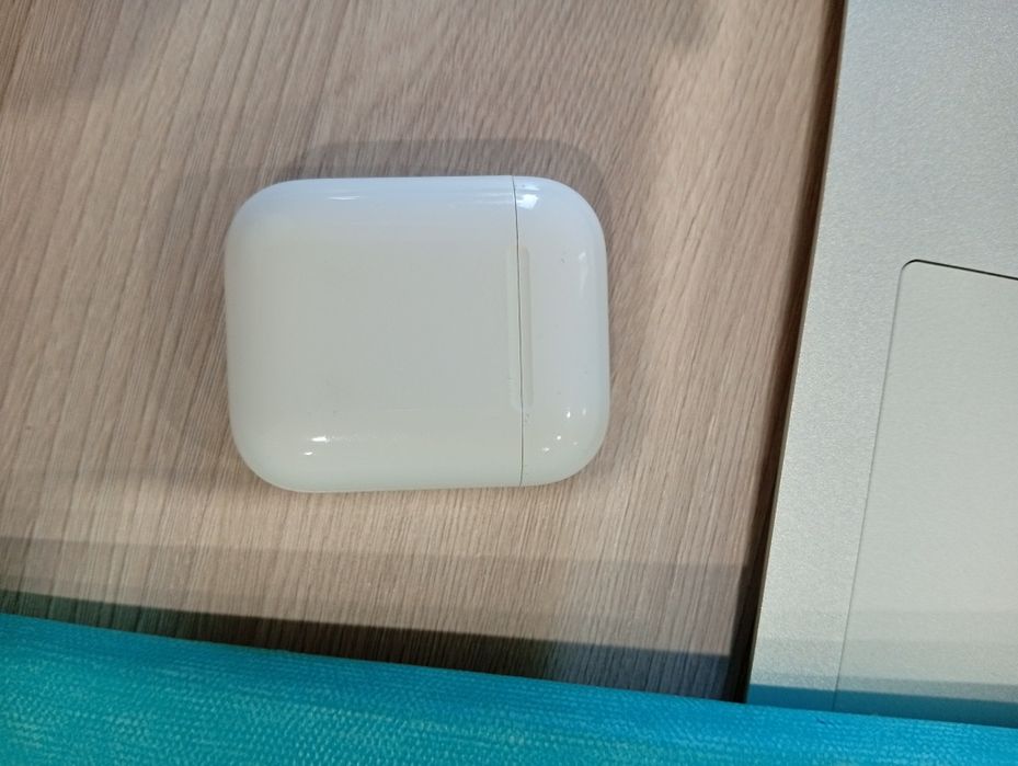 Airpods     беспроводные