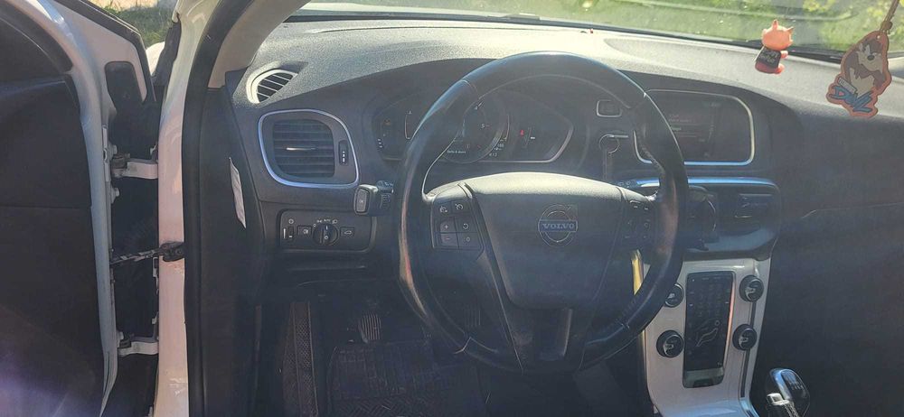 VOLVO V40 2015 2000cc