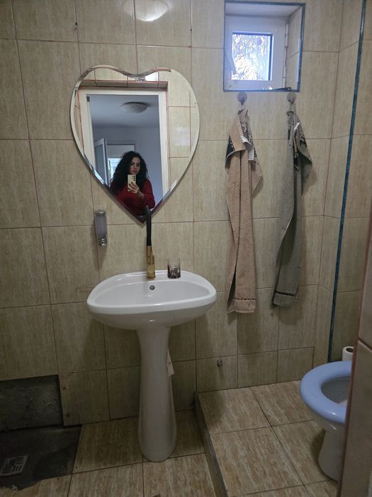 Cazare ideală, liniște, aer curat,grătar, baldachin pentru relaxare.