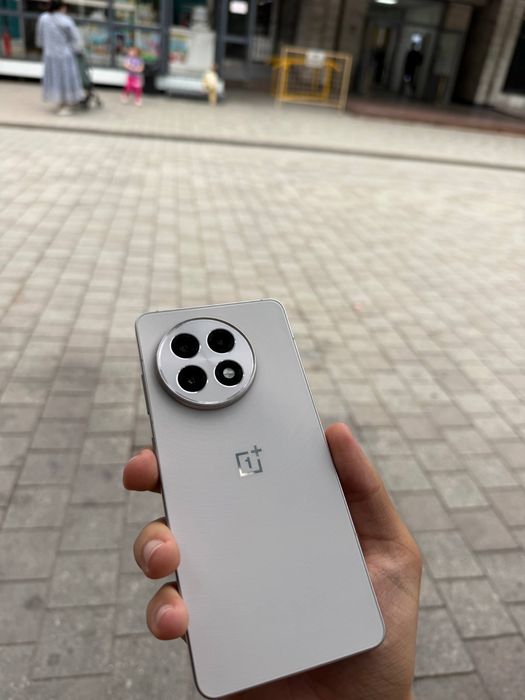 Продам OnePlus 13r 12/256