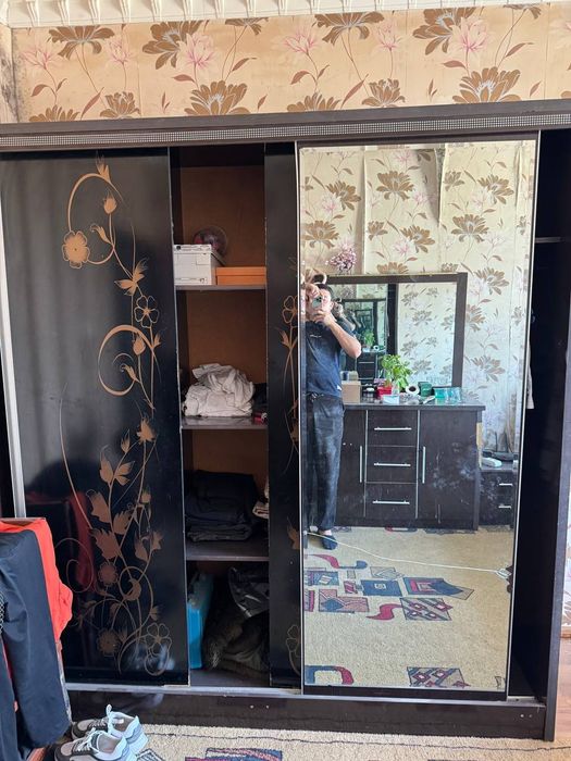 Продам трехдверный купе шкаф