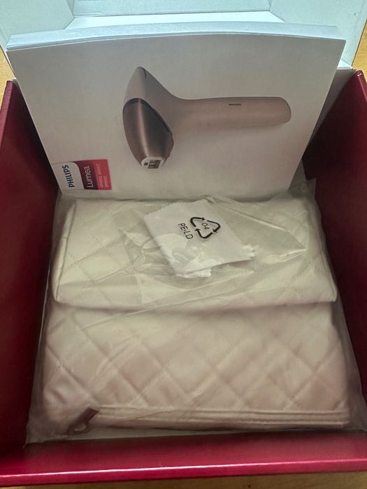 Фотоепилатор Philips Lumea IPL 9000