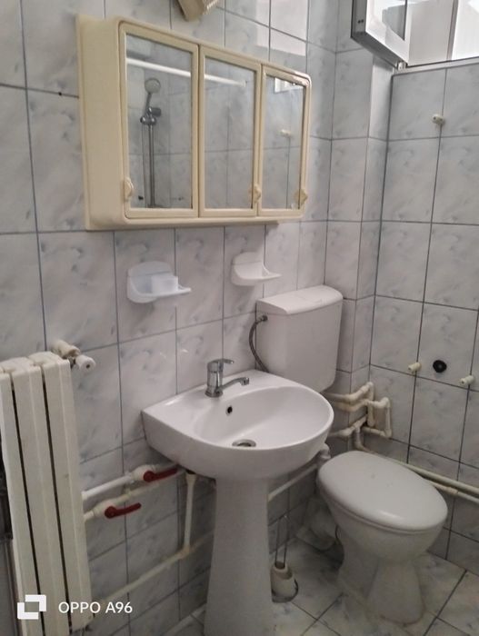 Închiriez garsoniera