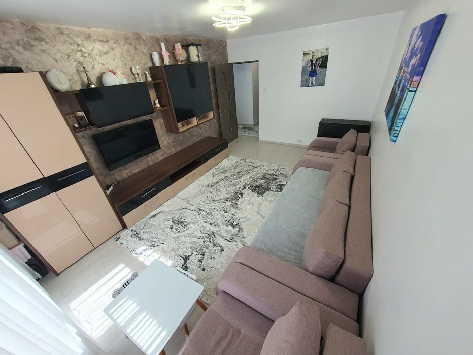 Vând apartament cu 2 camere etajul1 în cartierul Unirii
