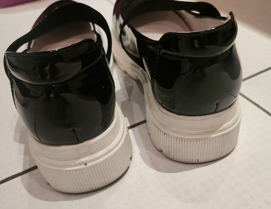 Продам туфли для девочки