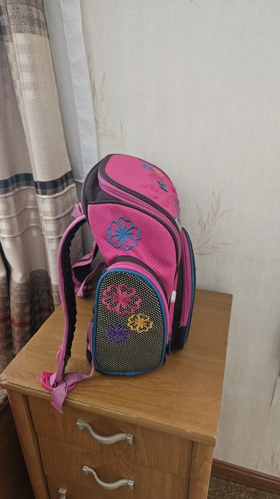 Школьный рюкзак для девочки.