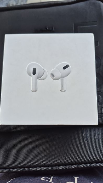 Продам наушники airpods pro оригинал