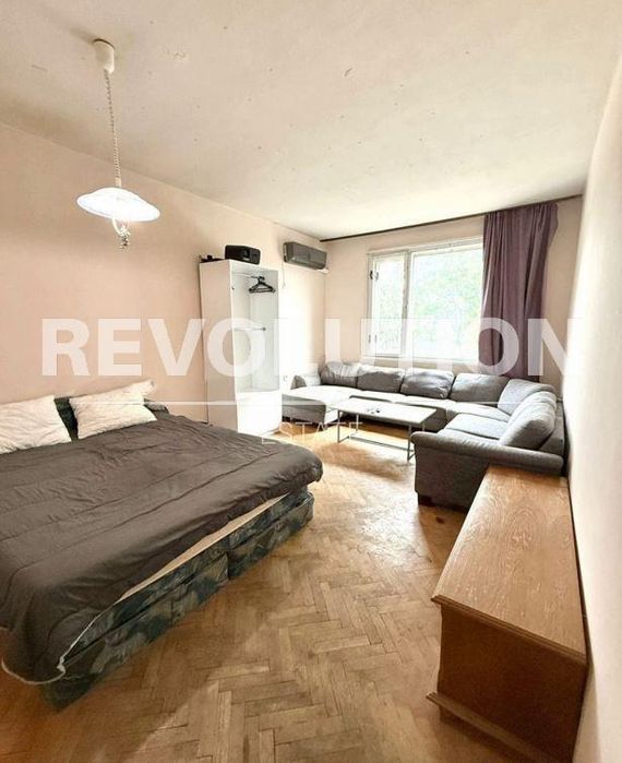 Тристаен апартамент в района на Гръцка махала!