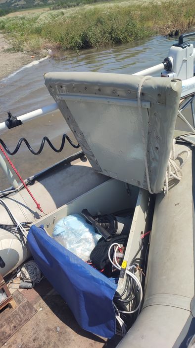 Надуваема лодка 3,80м. с  колесар