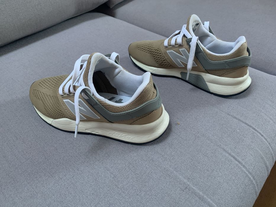 Adidasi New Balance 247