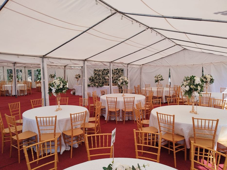 Închiriez Cort/Corturi Scaune Mese