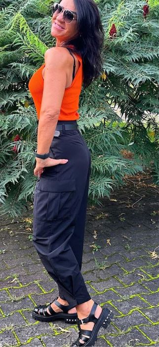 Pantaloni cu buzunare laterale Zara