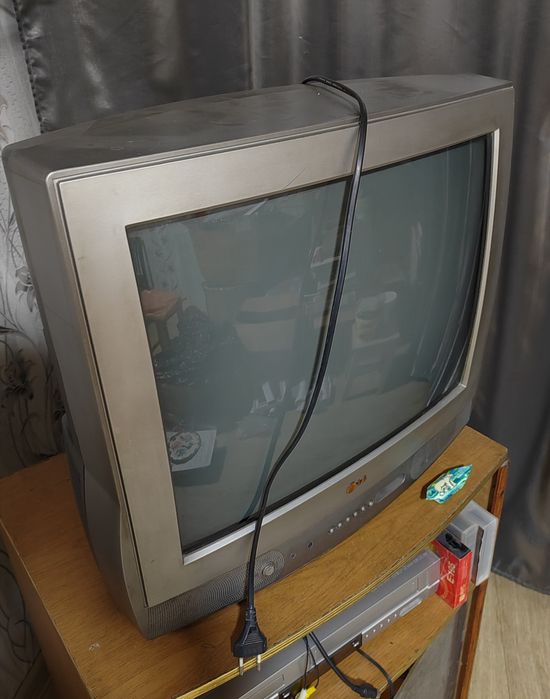Телевизор б/у "LG"