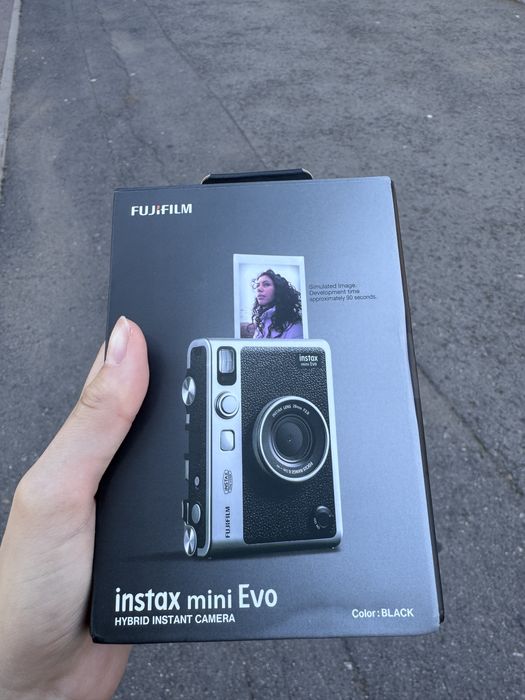Продам Instax mini evo