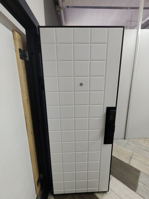 Продам двери со смарт замком