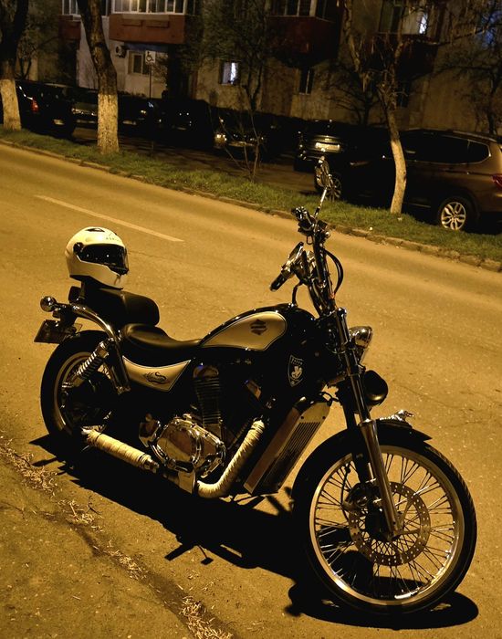 Chopper Suzuki Intruder 750