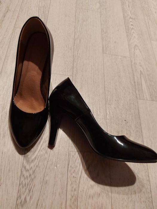 Новые туфли ласковые.