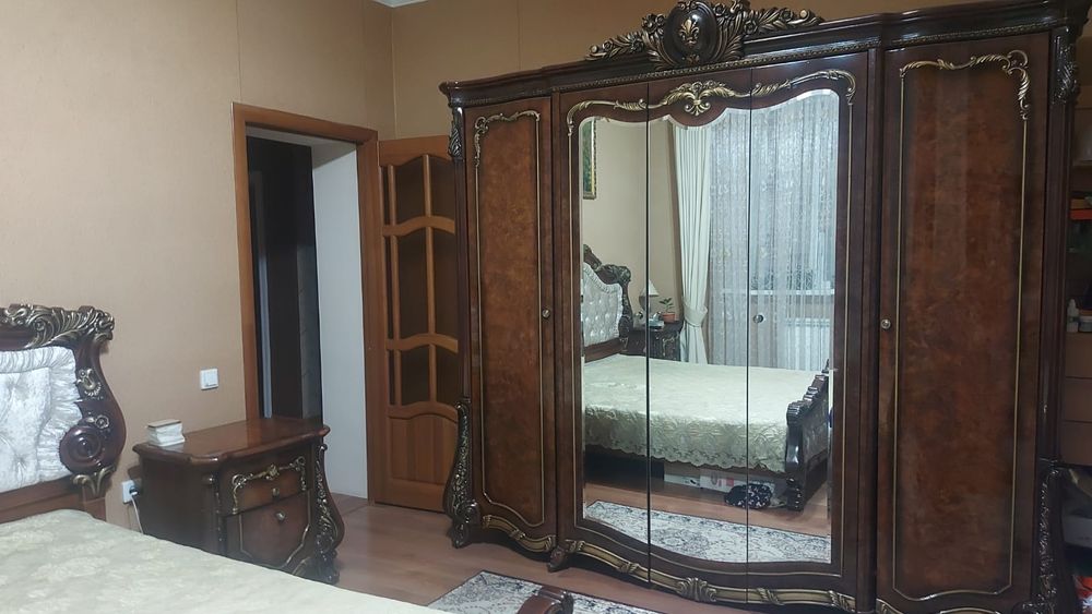 Продаётся спальный гарнитур