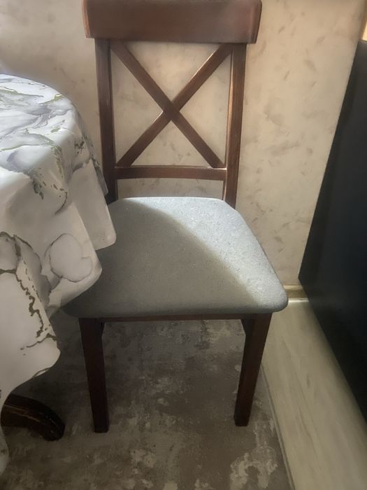 Стол 4 стула качество отличное материал  чистое дерево