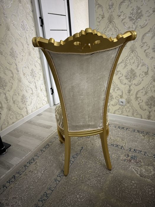 Срочно продам стол и стулья!