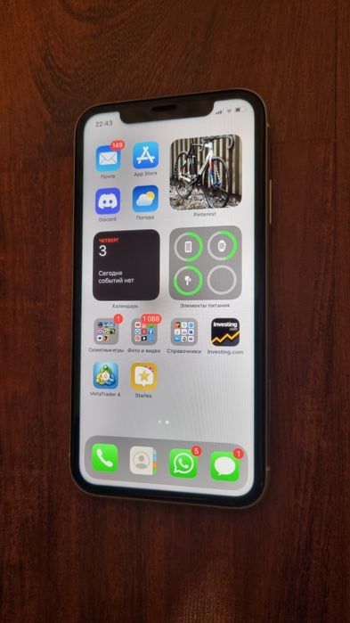 iPhone 11  белый  , 64GB  .