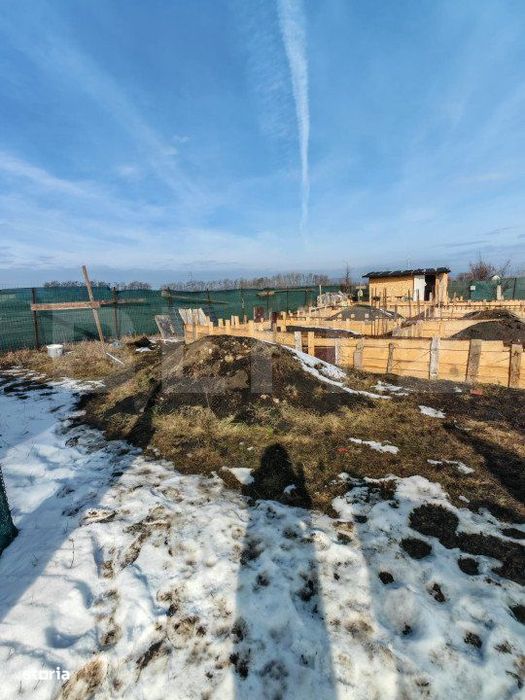 Vanzare teren intravilan cu proiect de casa aprobat