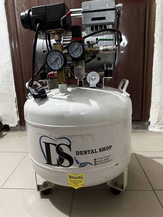 Компрессор стоматологический идеальном состояний почти новый