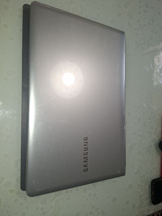 Samsung E300, baterie bună,ideal tester auto, 8 gb ram, Intel 997, 500 gb HDD, Bluetooth