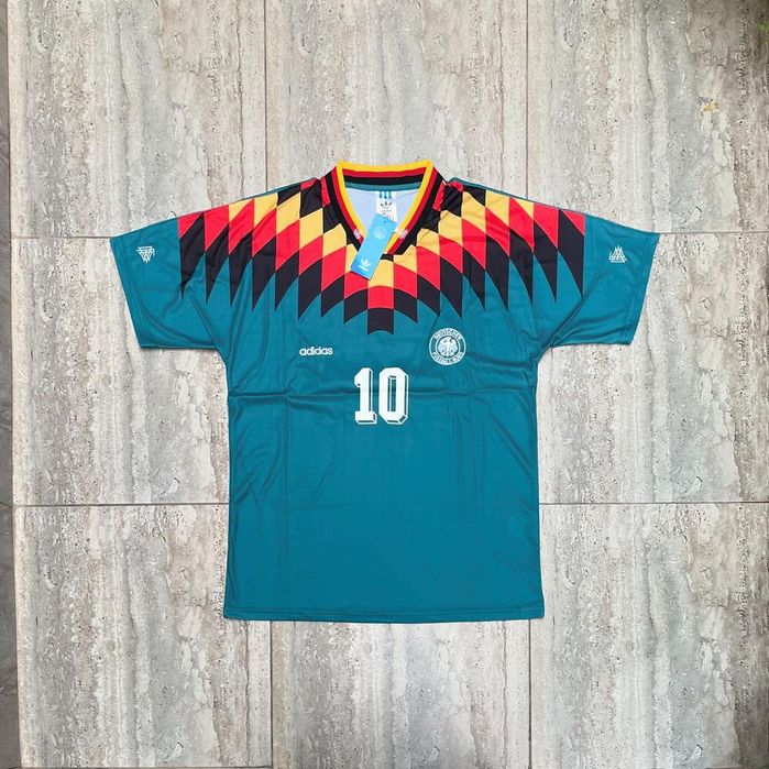 Продается ретро футбольные формы