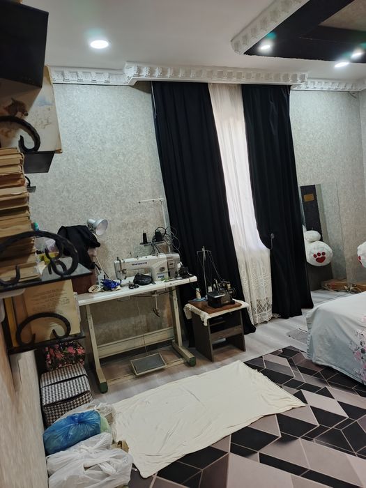 Uchaska Qibray tumani uchqahramon poʻstidan 3 klometr ichkarida joylas