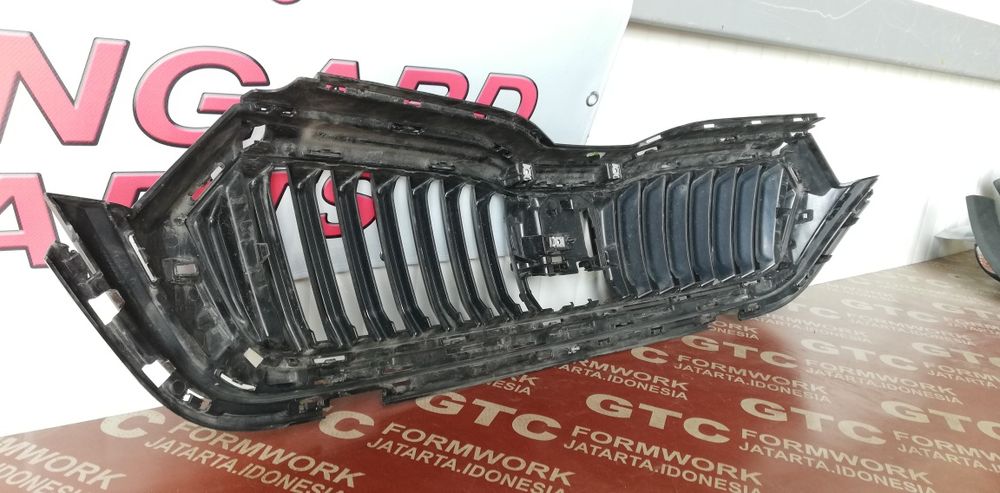 2 броя Радиаторна решетка Skoda Octavia 4 2020-