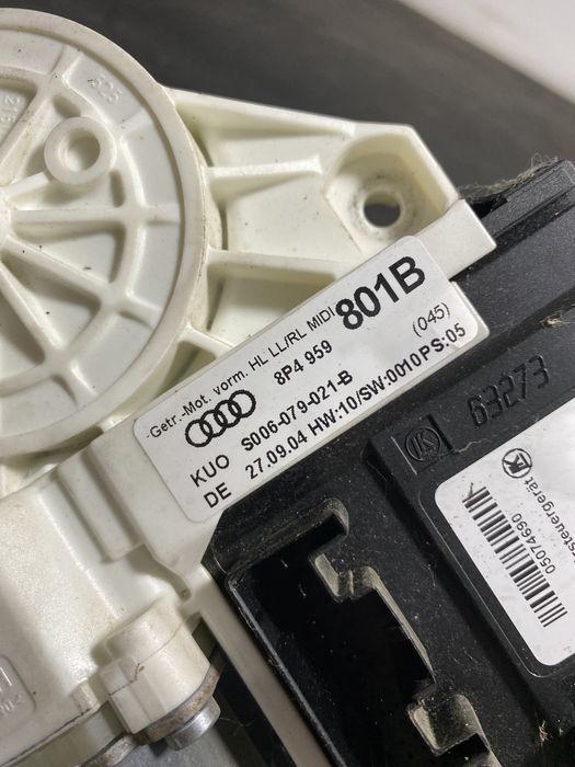 Motoras geam stanga spate Audi A3 8P 8P4959801B  2004-2009