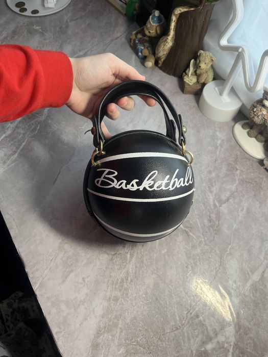 Genata in foarma de minge de bascket