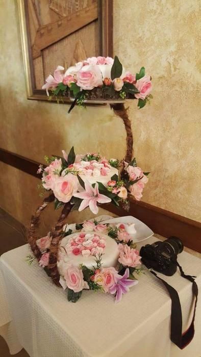 Поставка за торти на три нива по английски модел