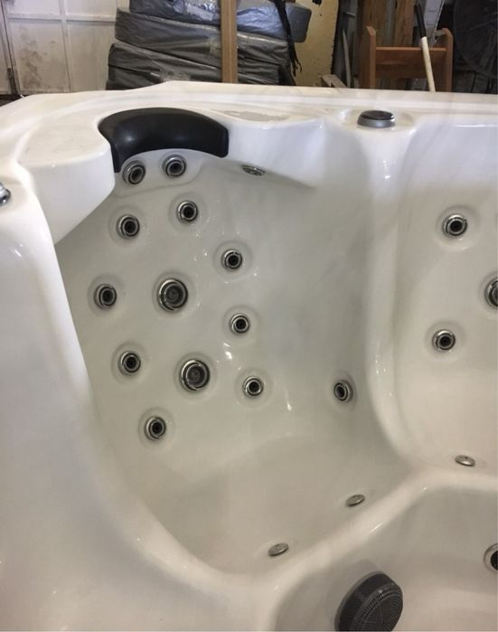 Джакузи  градинско ново  6 места 82 дюзи 2 години гаранция