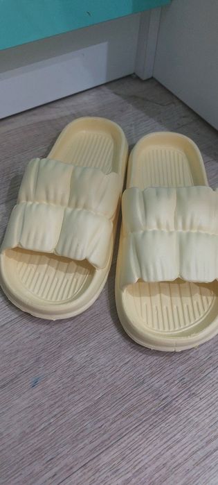 Продам шлепанцы 36, 37 Новые