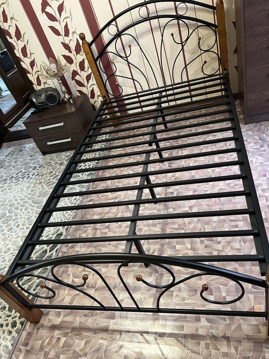 Кровать металлическая